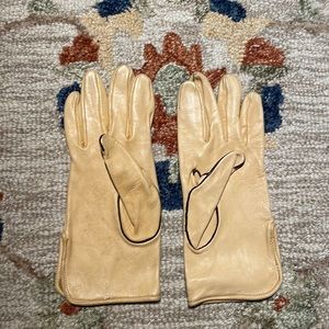 Woman’s High-end Leather Gloves